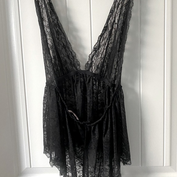 VICTORIAS SECRET LACE SHEER BABYDOLL - Picture 3 of 4